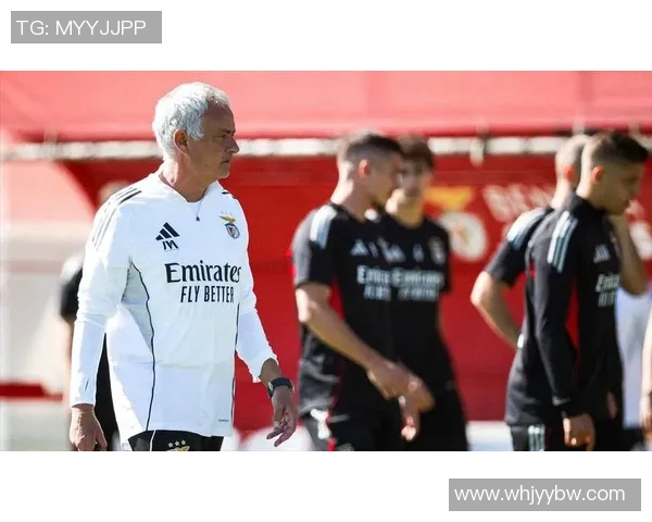 穆里尼奥怒斥欧足联争议点球致罗马出局引发热议